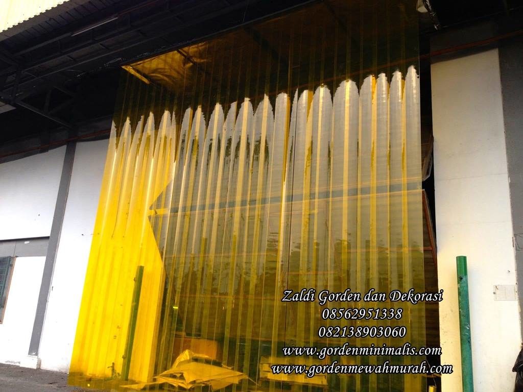 Tirai Gorden plastik transparan warna kuning anti serangga untuk pabrik gudang