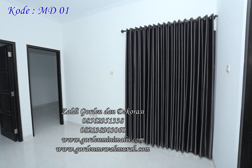 model gorden smokering memakai bahan blackout