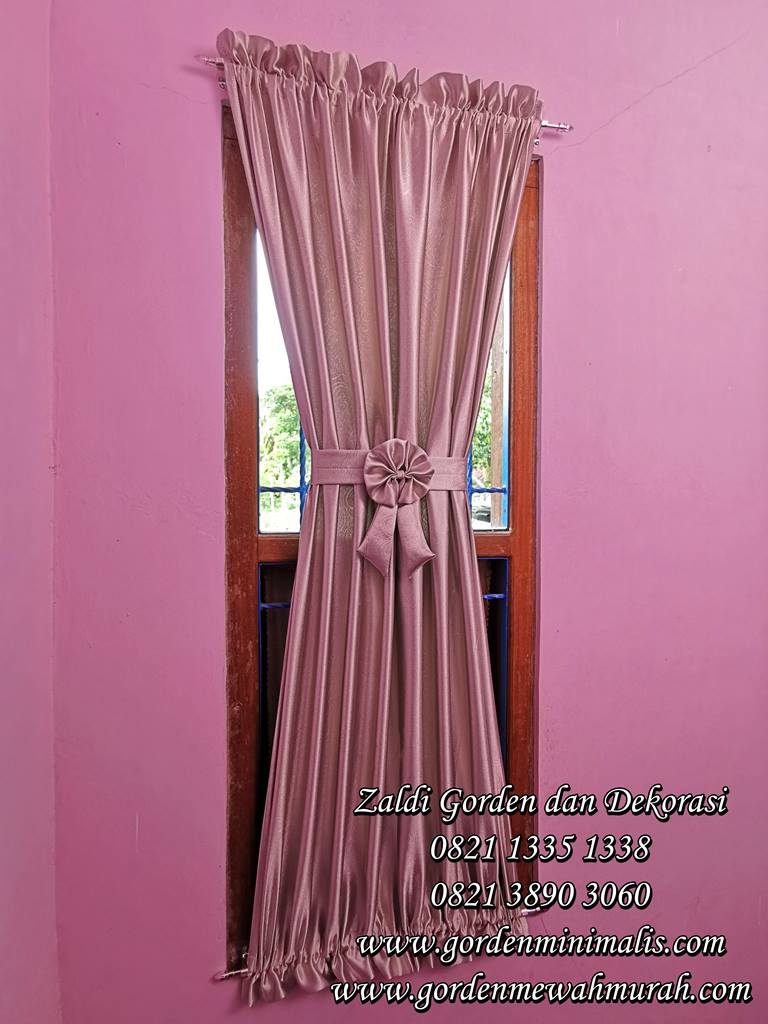Gorden untuk jendela kecil model pita bahan blackout