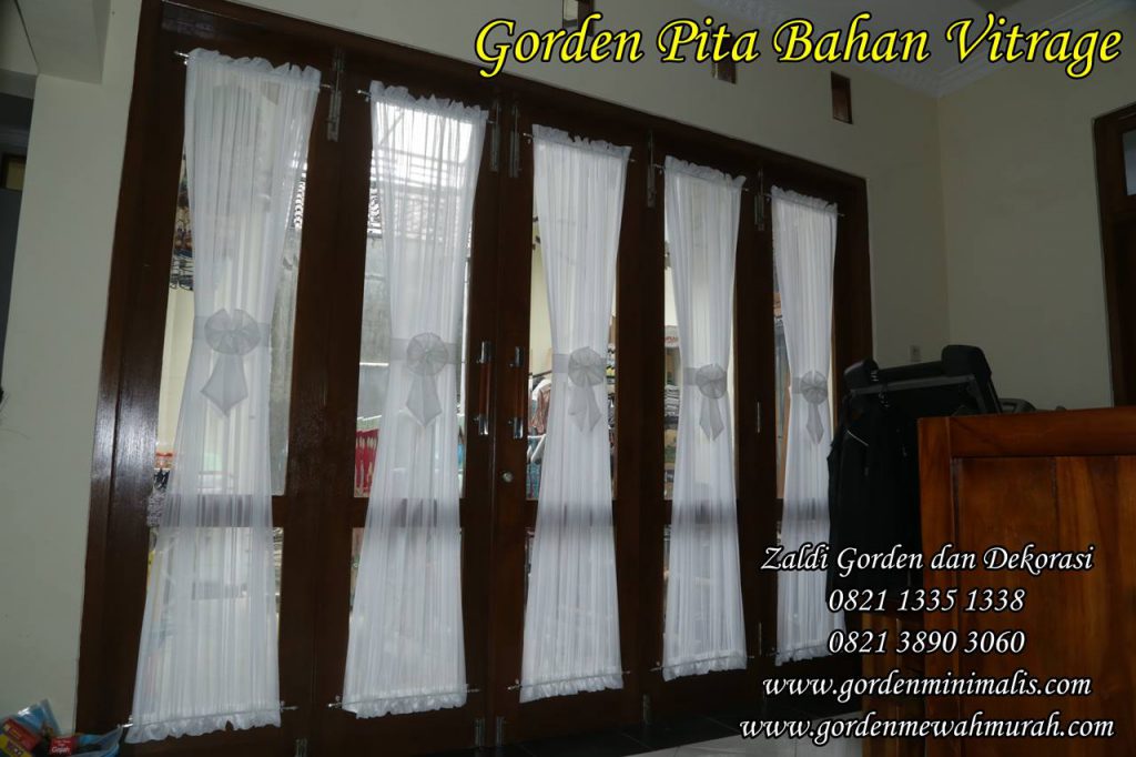 Gorden jendela kecil model pita