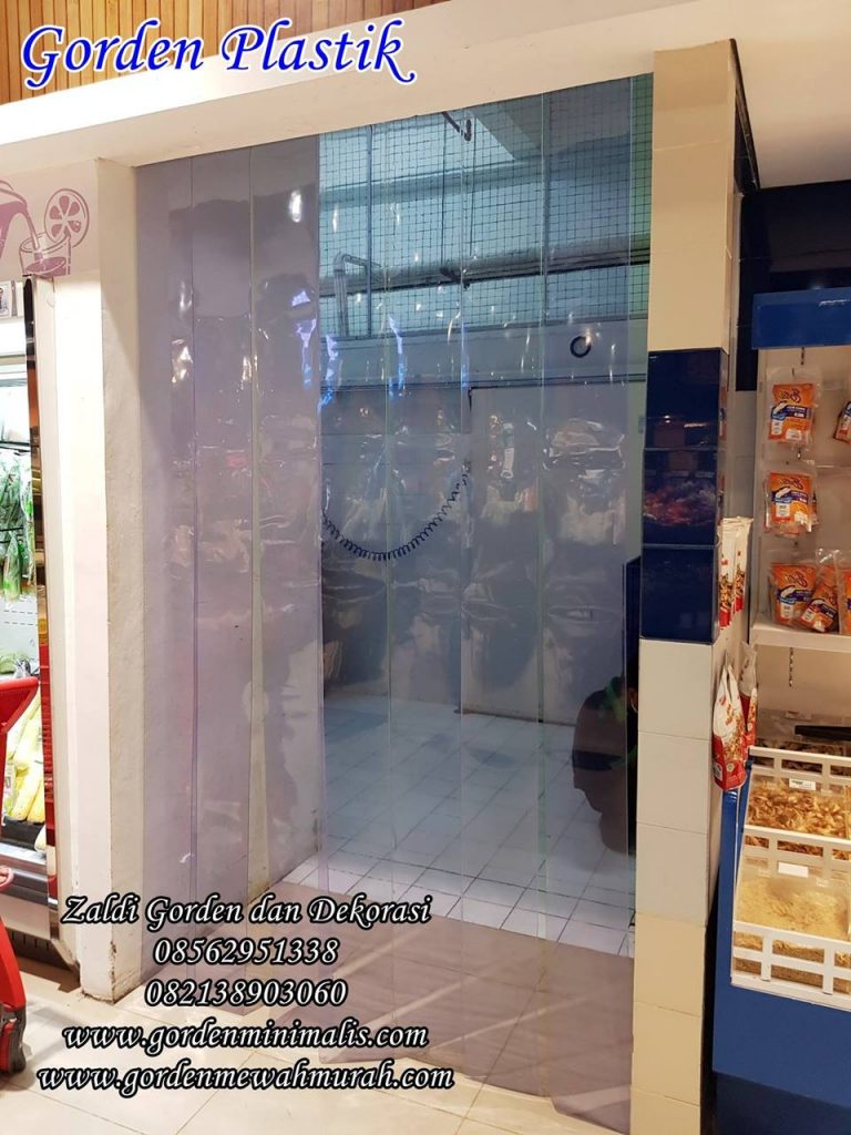 Tirai Plastik Transparan pembatas ruang dapur Pastry dan gudang
